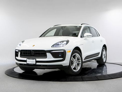 Certified 2025 Porsche Macan AWD/4WD image 1