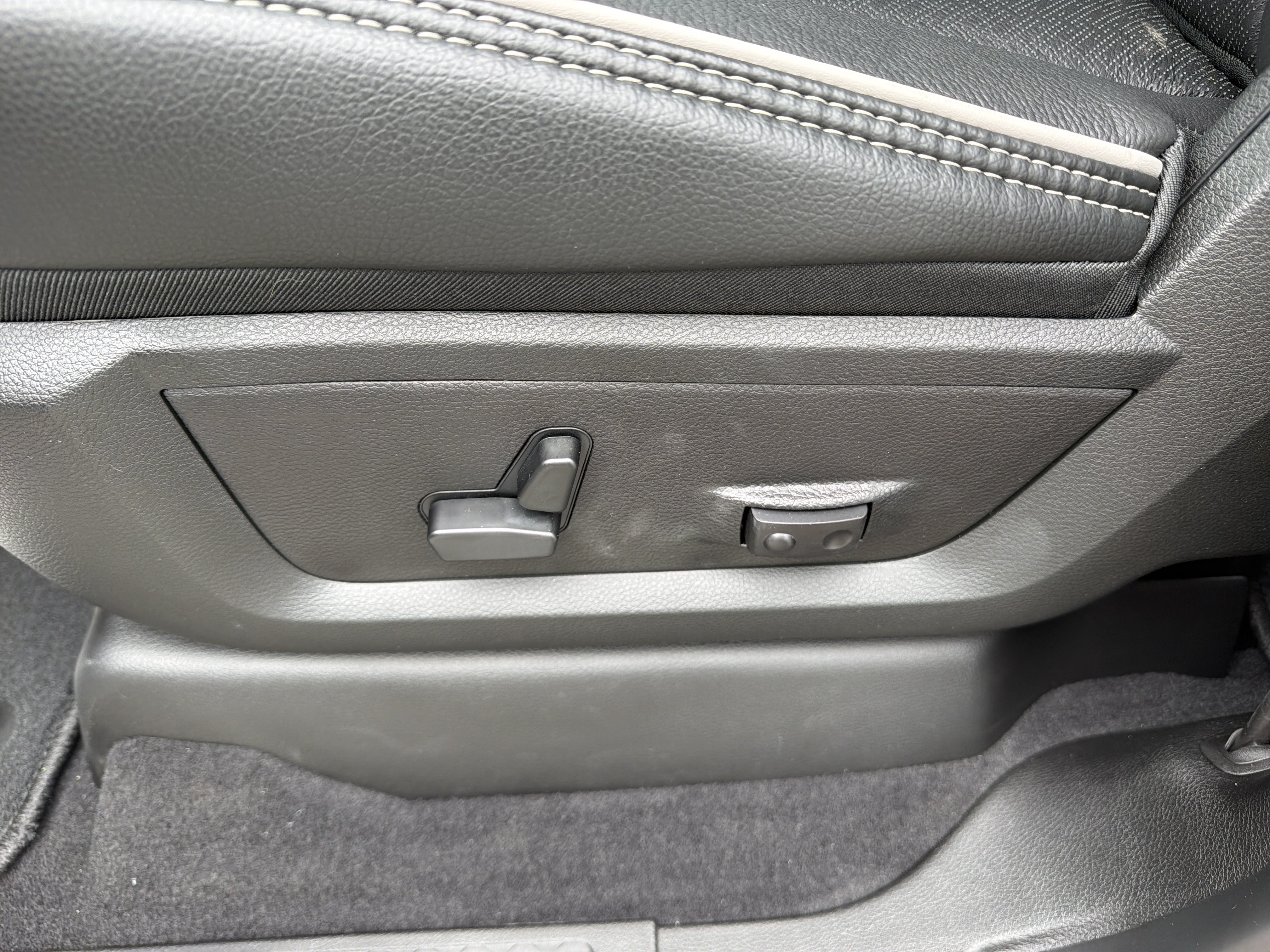 New 2026 RAM 2500 Laramie w/ Sport Appearance Package AWD/4WD image 16