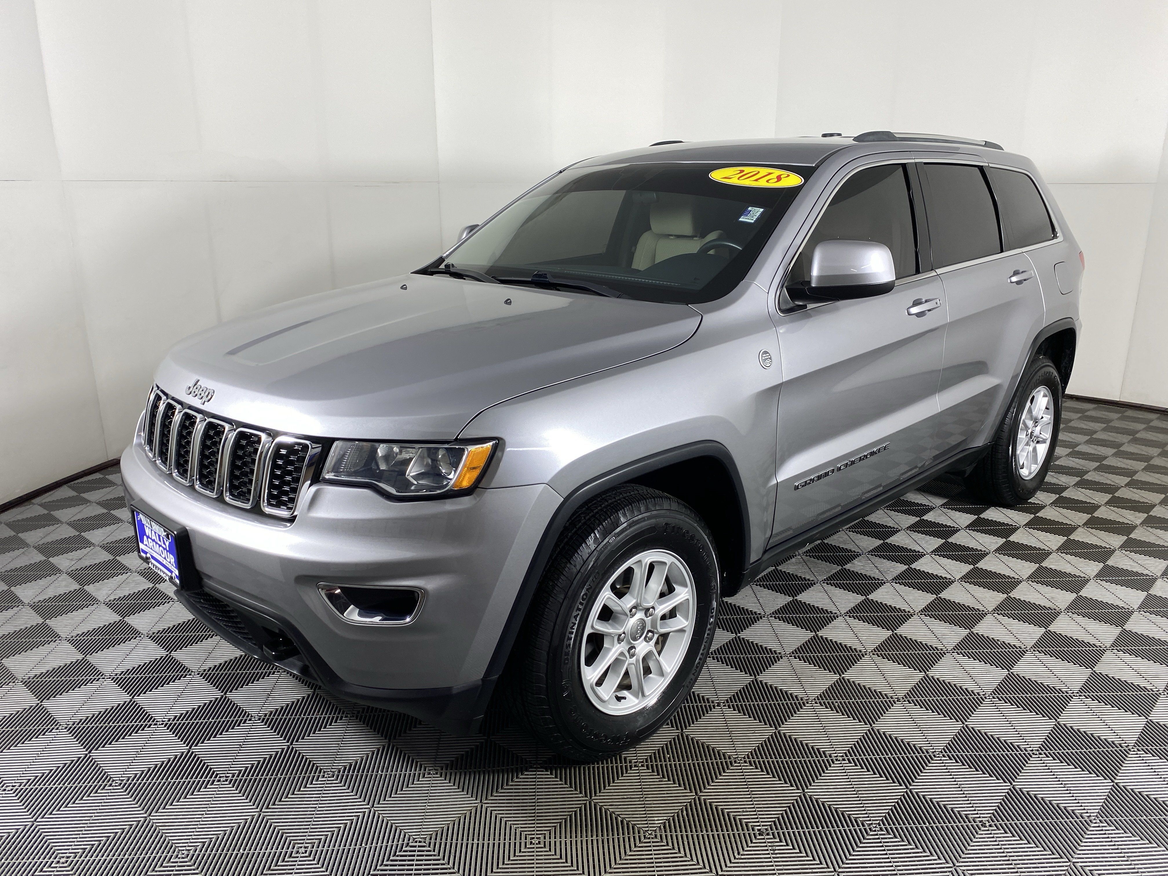 Used 2018 Jeep Grand Cherokee Laredo AWD/4WD image 10