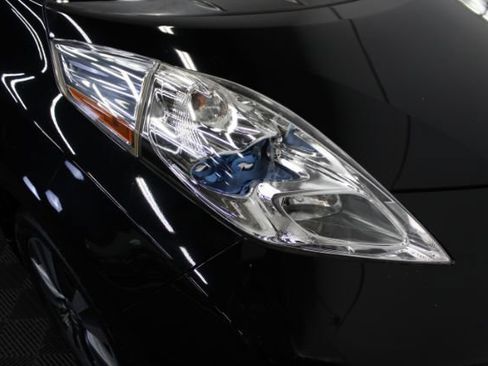 Used 2015 Nissan Leaf SL w/ Premium Package FWD image 32