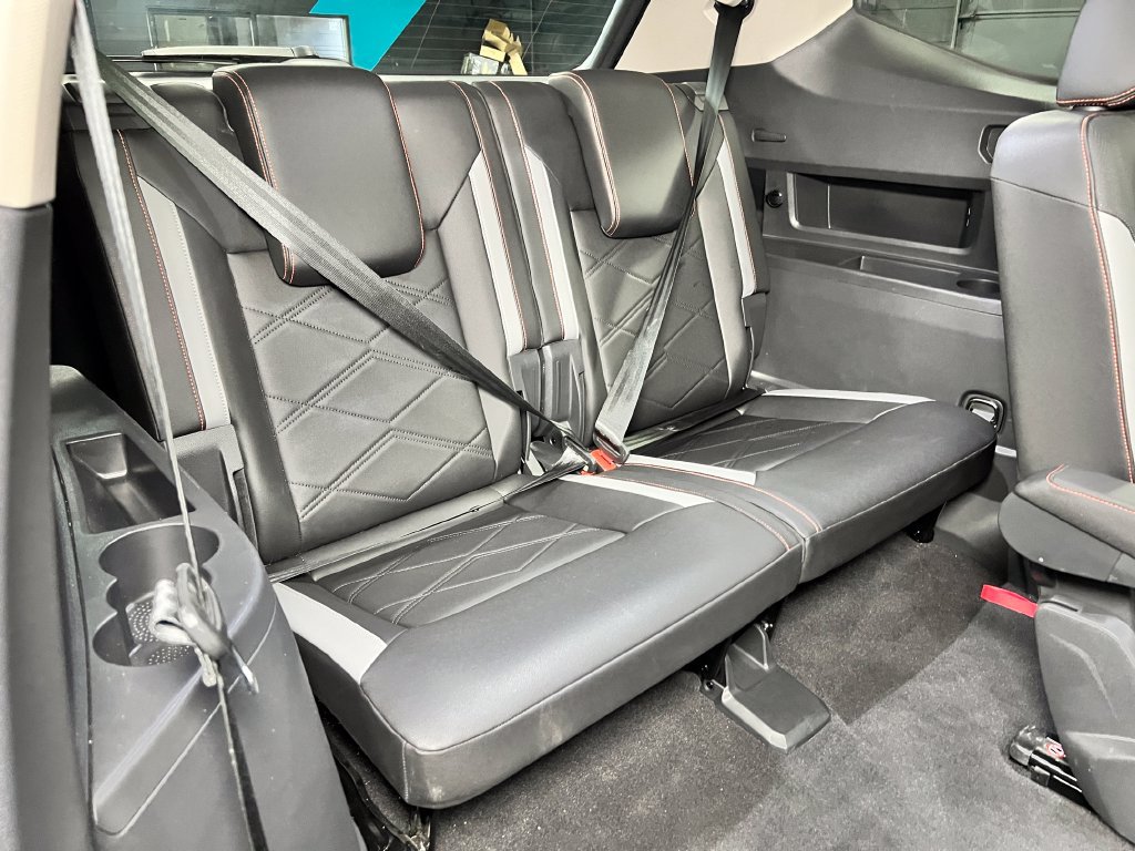 Used 2025 Volkswagen Atlas Peak Edition SE AWD/4WD image 21