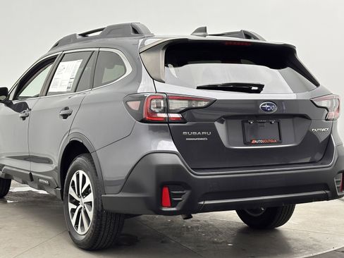 Used 2022 Subaru Outback Premium image 5