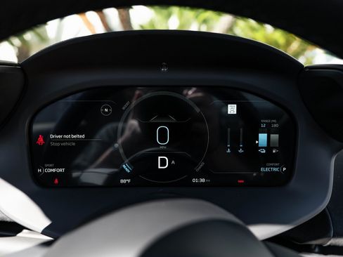 Used 2025 McLaren Artura Spider image 12