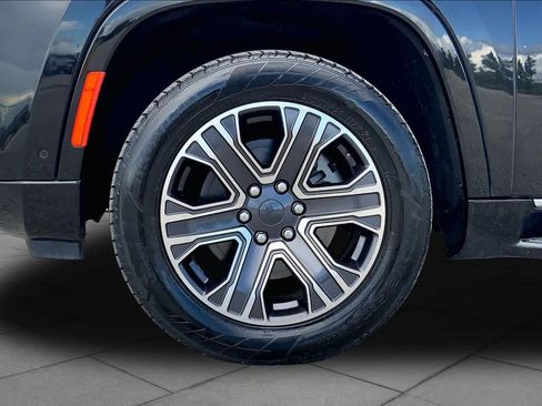 Used 2024 Jeep Wagoneer Series II w/ Flexible Seating Group RWD image 11