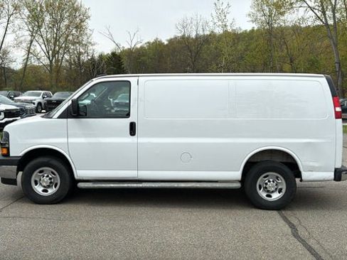 Used 2024 Chevrolet Express 2500 w/ Driver Convenience Package RWD image 4