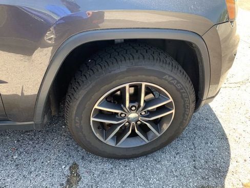 Used 2017 Jeep Grand Cherokee Limited w/ Luxury Group II image 10