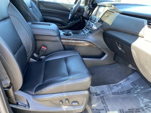 Used 2020 Chevrolet Suburban LT w/ Luxury Package AWD/4WD image 23