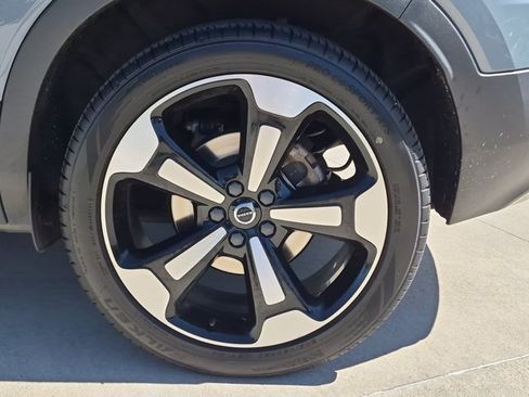 Used 2020 Volvo XC40 T5 Momentum AWD/4WD image 24