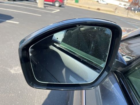 Used 2021 Land Rover Range Rover Velar R-Dynamic S image 16