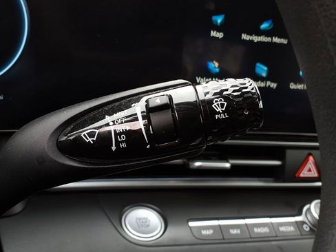 Used 2024 Hyundai Elantra SEL image 24