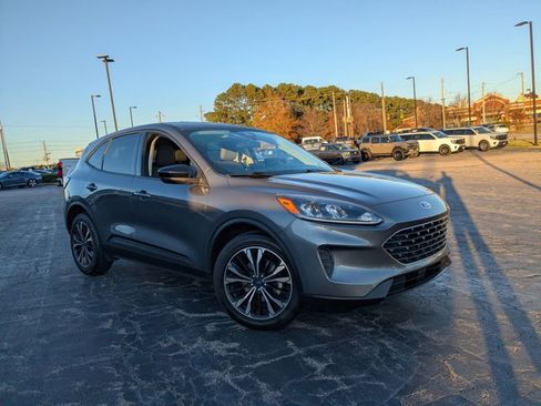 Certified 2022 Ford Escape SE w/ SE Sport Appearance Package image 2