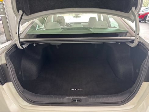 Used 2025 Nissan Altima 2.5 SV FWD image 32