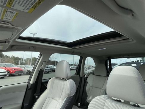 Used 2023 Subaru Forester Premium image 2