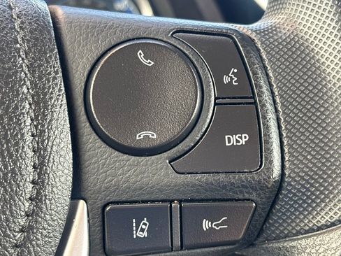 Used 2017 Toyota Corolla LE image 19