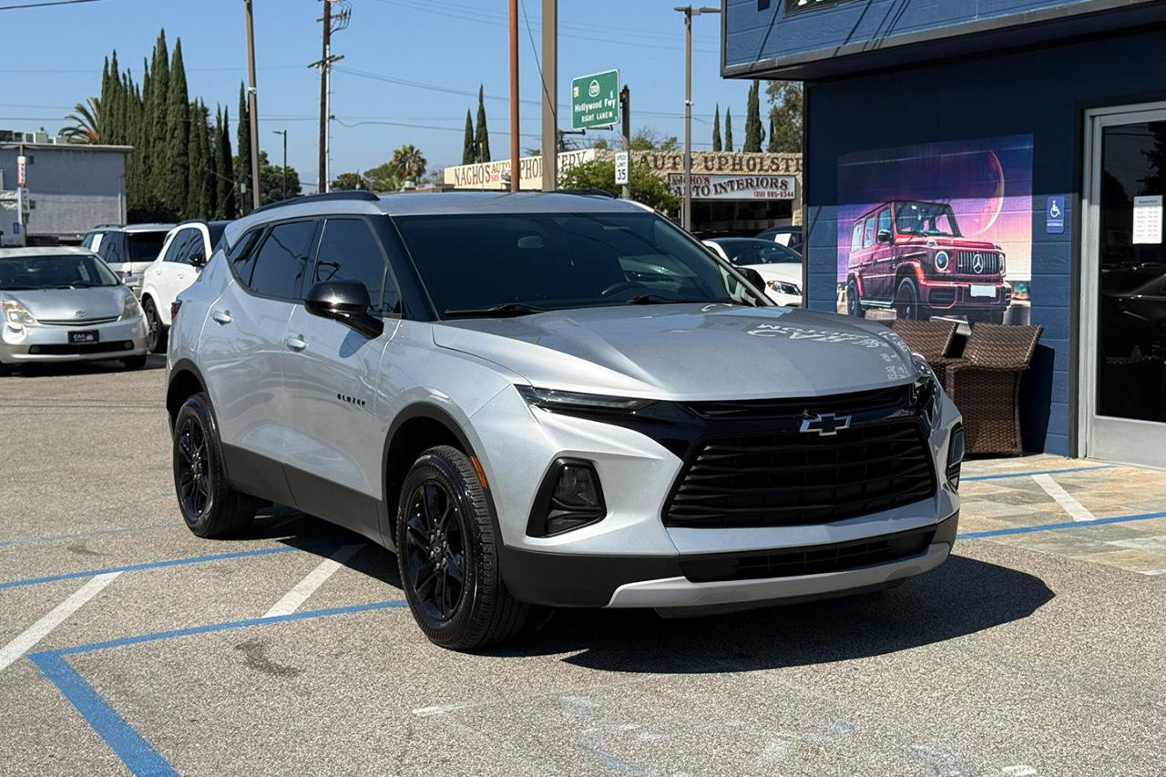 Used 2020 Chevrolet Blazer LT w/ Midnight/Sport Edition FWD image 4