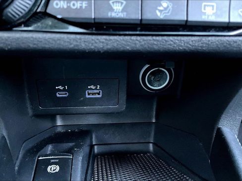 Used 2022 Nissan Kicks SV FWD image 16
