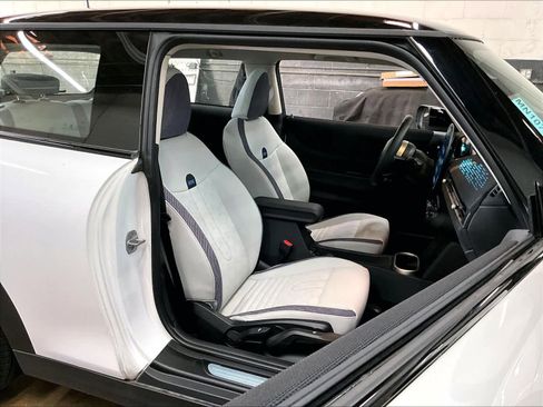 Used 2025 MINI Cooper 2-Door Hardtop image 10