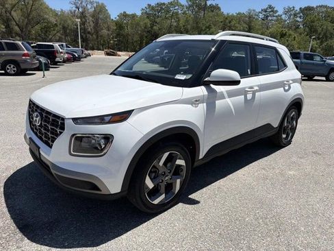 Used 2025 Hyundai Venue SEL FWD image 5