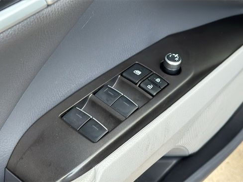 Used 2023 Toyota Camry XLE image 10
