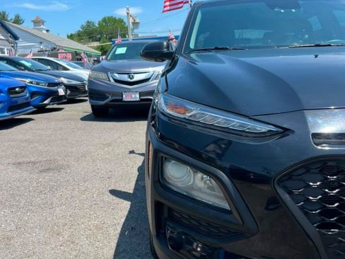 Used 2021 Hyundai Kona SE FWD image 2
