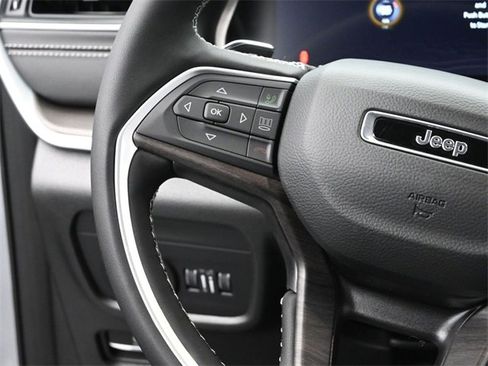 New 2025 Jeep Grand Cherokee L Limited image 32