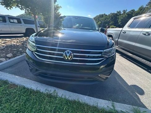 Used 2024 Volkswagen Tiguan SE w/ Panoramic Sunroof Package AWD/4WD image 8