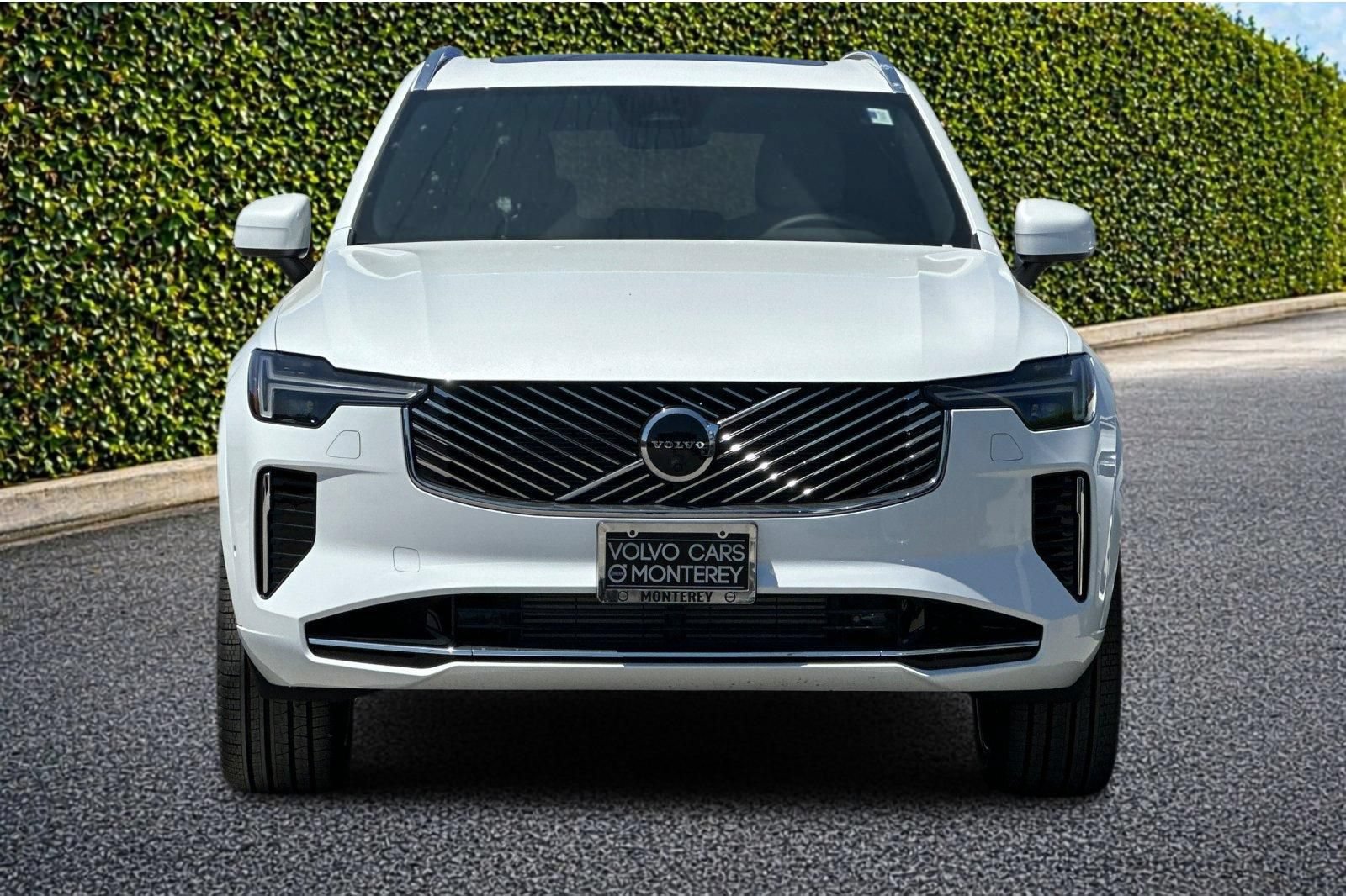 New 2026 Volvo XC90 T8 Plus w/ Protection Package Premier AWD/4WD image 9