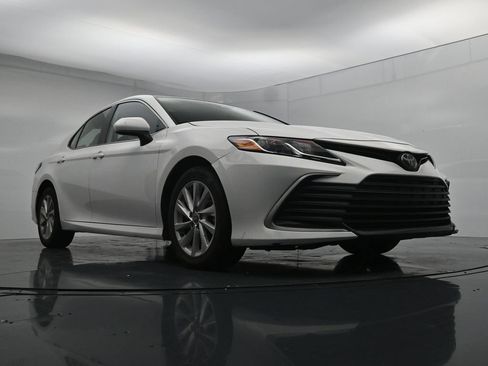 Used 2024 Toyota Camry LE FWD image 18