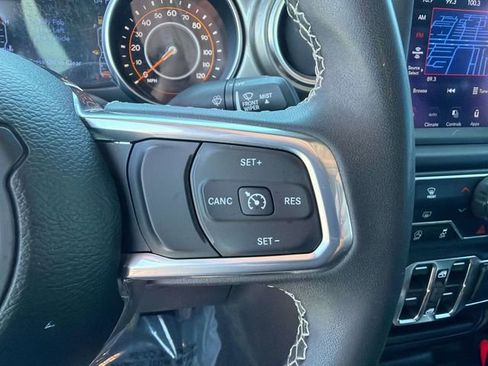 Used 2023 Jeep Gladiator Overland image 27