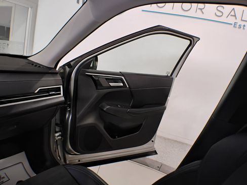 Used 2023 Mitsubishi Outlander SE image 26