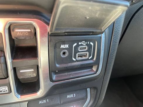 Used 2019 Jeep Wrangler Unlimited Rubicon w/ LED Lighting Group AWD/4WD image 22