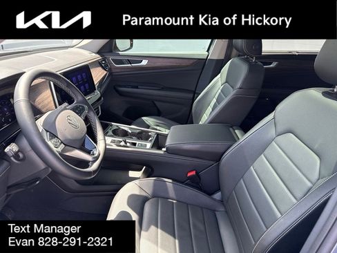 Used 2025 Volkswagen Atlas SEL AWD/4WD image 22