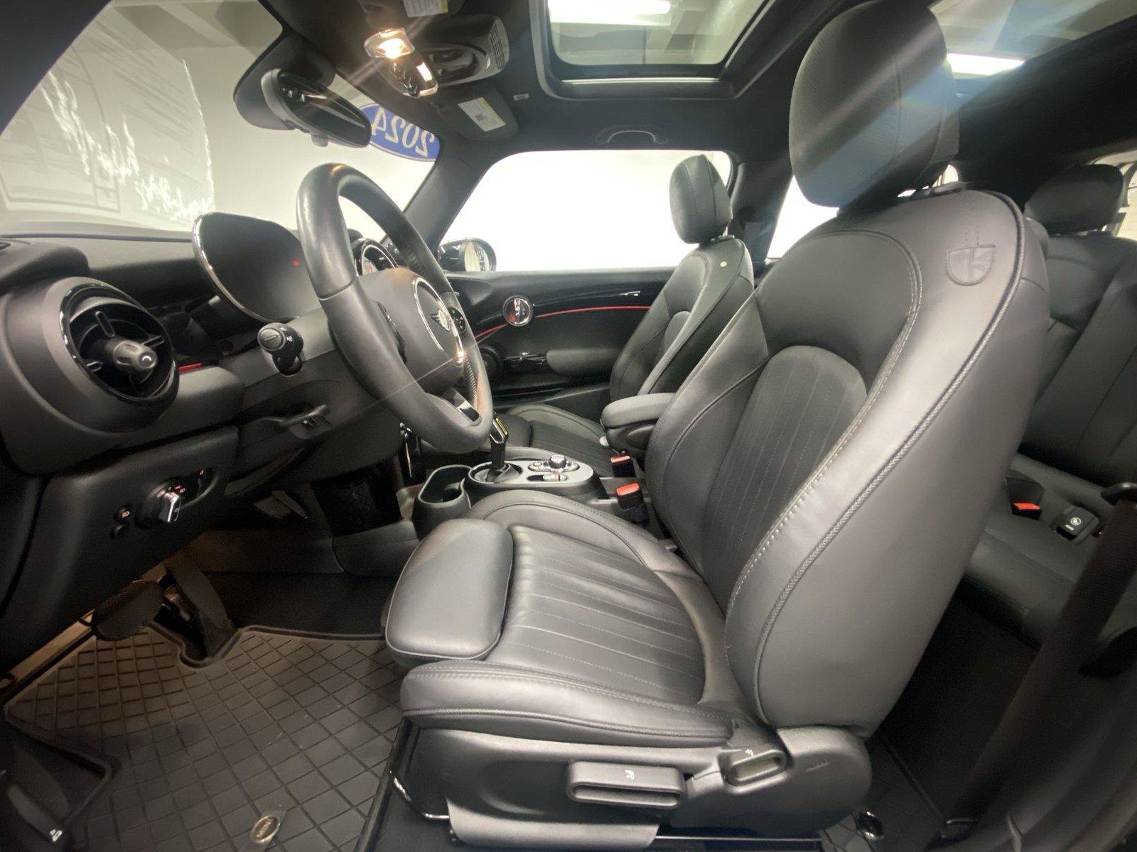 Used 2024 MINI Cooper SE FWD image 17