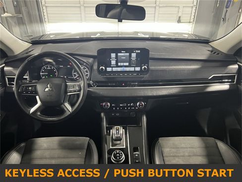 Used 2024 Mitsubishi Outlander SE image 4