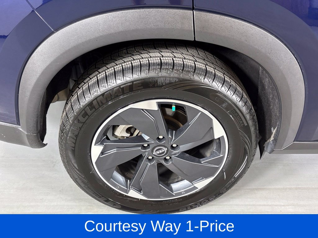 Used 2025 Nissan Rogue SV FWD image 13