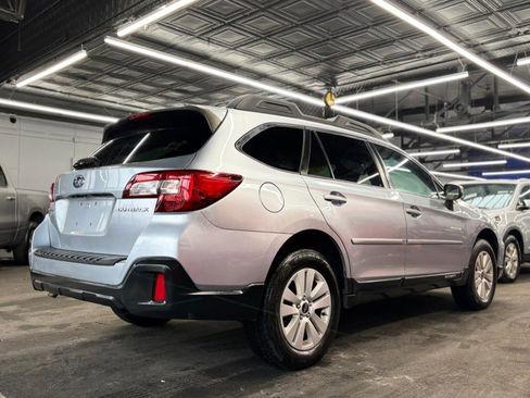 Used 2019 Subaru Outback 2.5i Premium AWD/4WD image 3