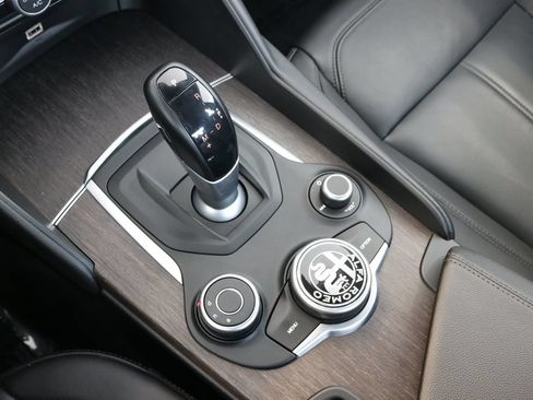 Used 2019 Alfa Romeo Giulia Ti AWD/4WD image 13