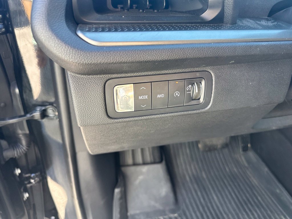 Used 2025 Chevrolet Traverse LT AWD/4WD image 15