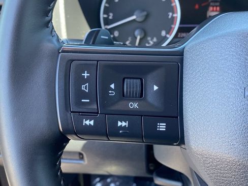 Used 2025 Nissan Rogue SV FWD image 26