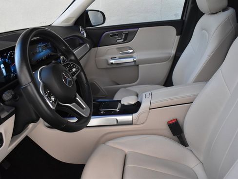 Used 2021 Mercedes-Benz GLB 250 4MATIC w/ Premium Package image 15