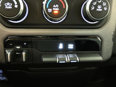 Used 2019 RAM 1500 Big Horn AWD/4WD image 29