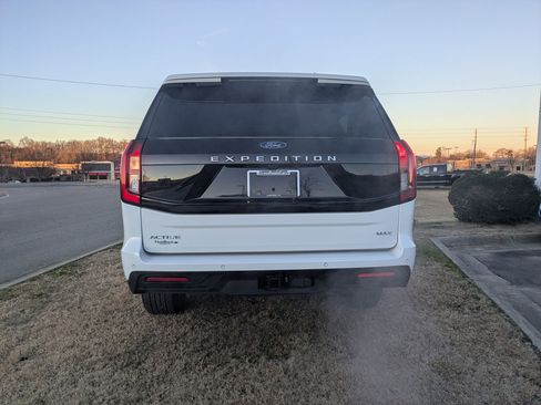 Used 2025 Ford Expedition Max Active image 5