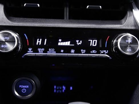 Used 2021 Toyota Venza LE image 29