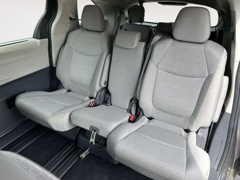 Used 2021 Toyota Sienna LE FWD image 13