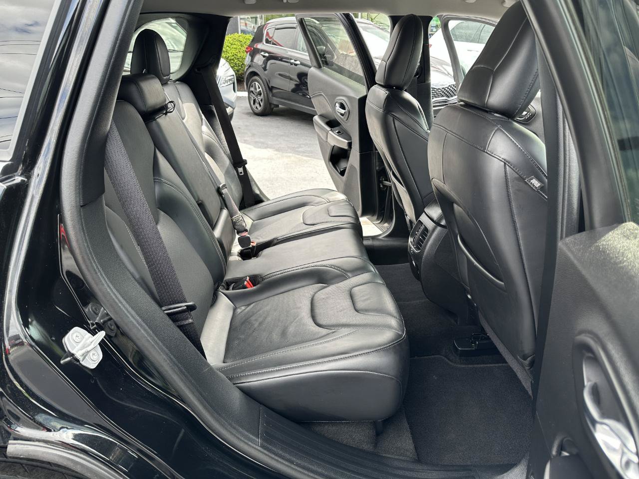 Used 2020 Jeep Cherokee Limited AWD/4WD image 40