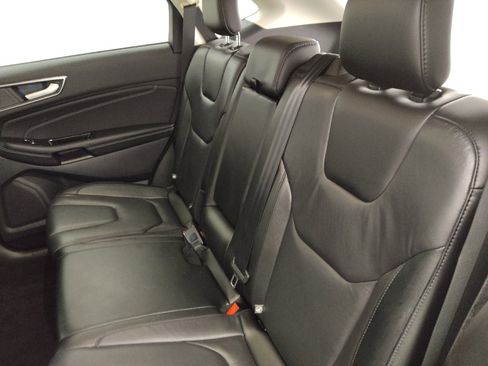 Used 2020 Ford Edge Titanium FWD image 18