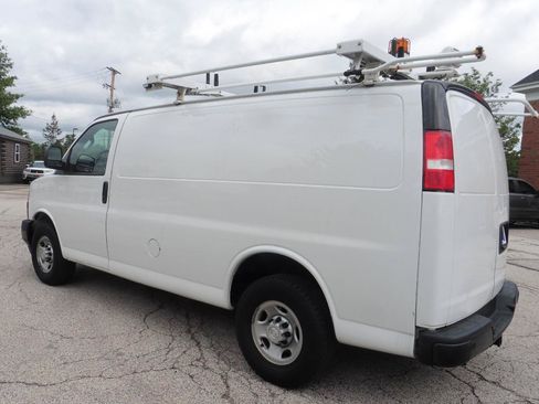 Used 2019 Chevrolet Express 2500 w/ Driver Convenience Package RWD image 2