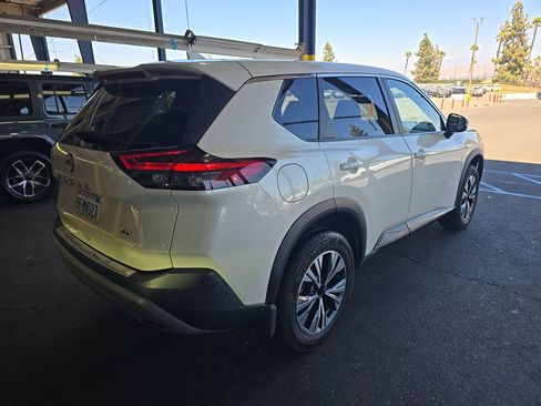Used 2023 Nissan Rogue SV FWD image 4