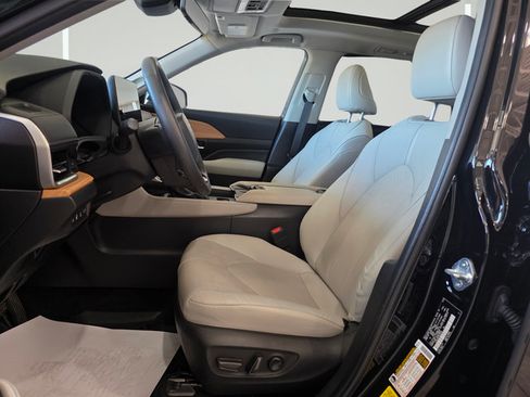 Used 2024 Toyota Grand Highlander AWD Hybrid image 12
