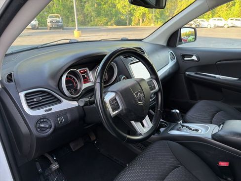Used 2019 Dodge Journey SE FWD image 37